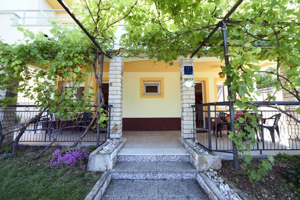 Apartments Rudy Jadranovo Exterior photo