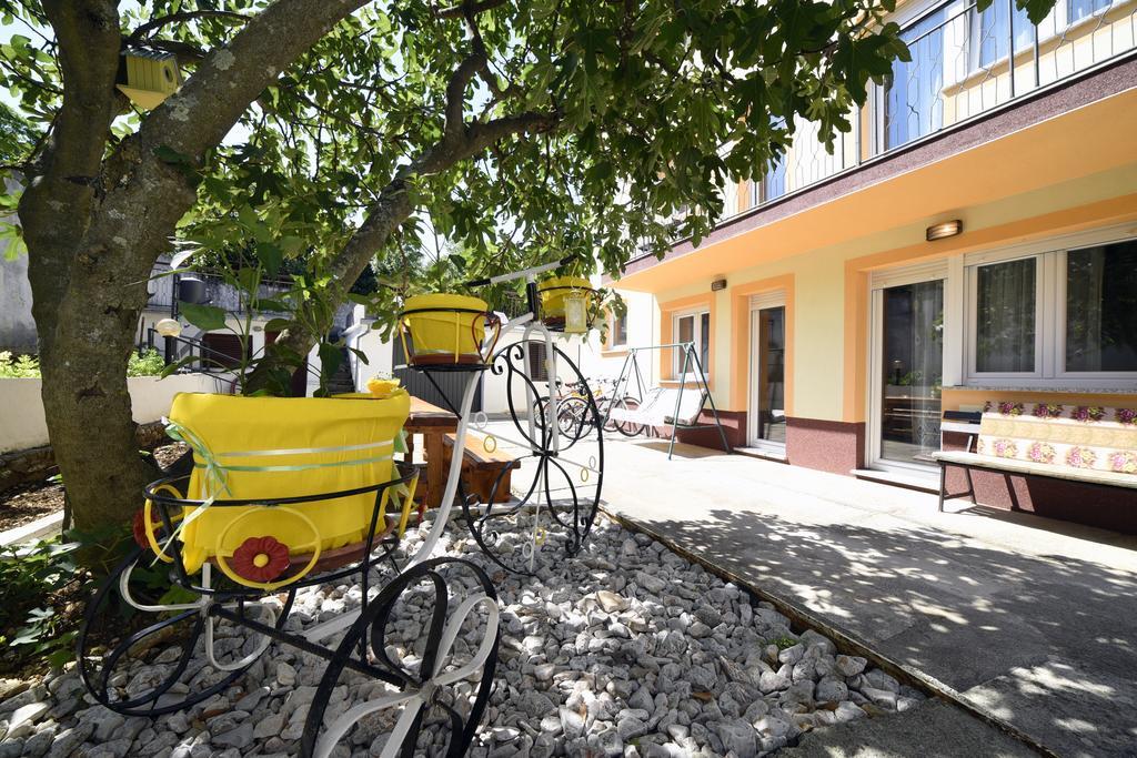 Apartments Rudy Jadranovo Exterior photo